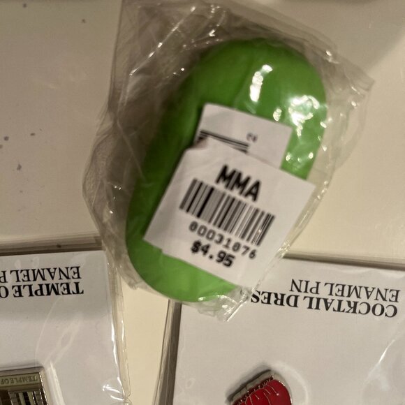 Metropolitan Museum of Art‎ Pins and Eraser (new) (w/a/x) - Picture 3 of 13